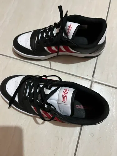 Tênis adidas novo