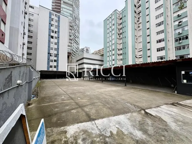 Terreno Comercial de 675m² para Venda ou Locação na Pompéia, Santos-SP: Oportunidade Imper