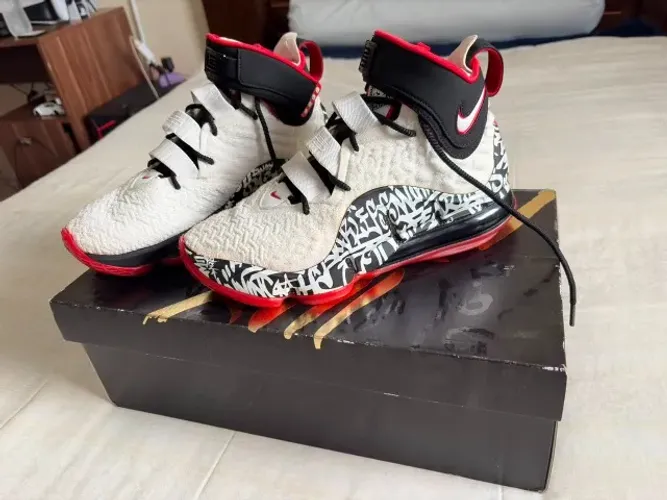Nike LeBron XVII FP Graffiti Original | BR 40 | Com Caixa