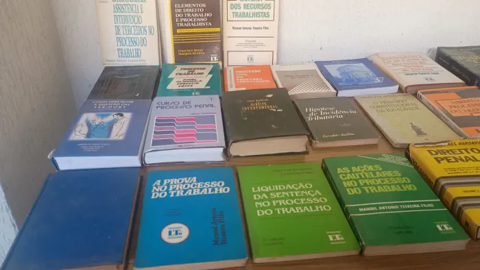 LIVROS JURIDICOS A VENDA