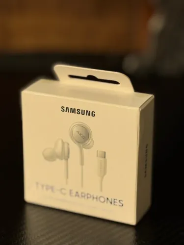 Fone Samsung AKG USB tipo-C com fio e controles