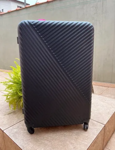 Mala de Viagem Grande Importada Preta 80x55cm com Rodinhas e Cadeado TSA