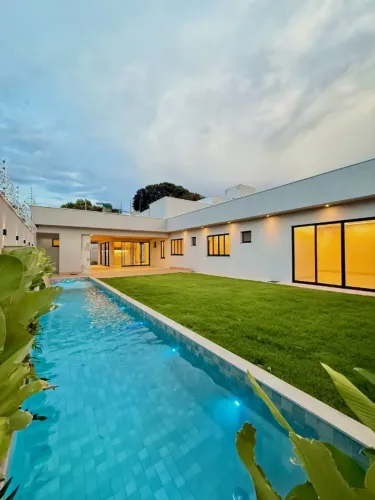 Casa com 300 m² e 3 quartos à venda no Centro - Holambra