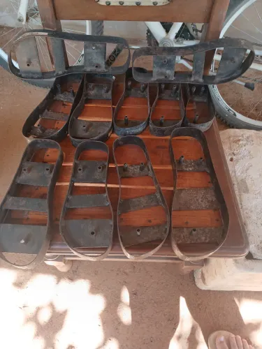 Vendo uma máquina de fazer chinelo