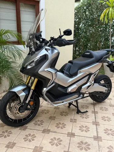 X adv 750