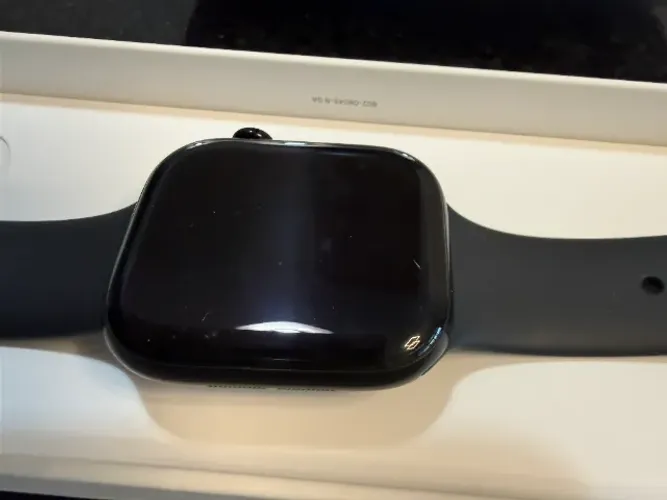 Apple Watch Series 10 (S10) 46mm CELLULAR Jet Black - Bateria 98%