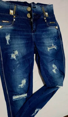 Roupas novas e semi novas