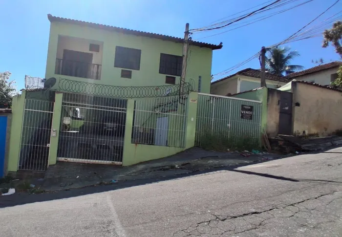 Casa à venda na Rua Floriano de Godói, Parque Duque, Duque de Caxias - RJ