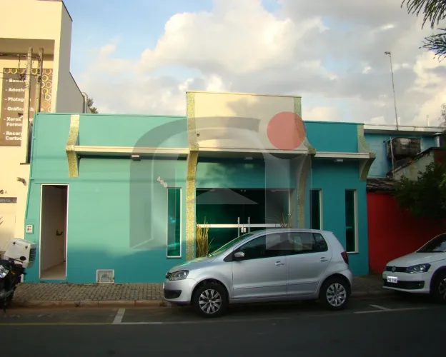 IMÓVEL COMERCIAL COMPOSTO POR UMA CASA E DOIS SALÕES