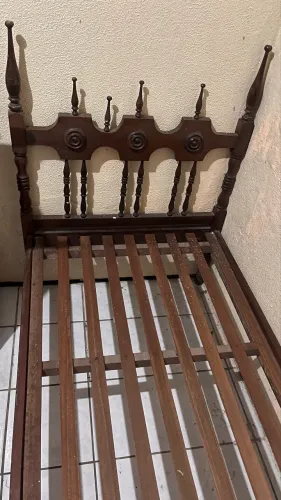 Camas de Solteiro em Madeira Maciça Rústica / Clássica"