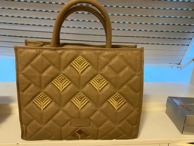 Bolsa Luiza Barcelos em couro legítimo
