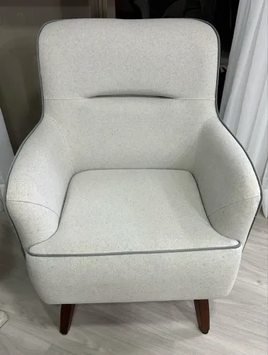 Poltrona decorativa nova e perfeita 