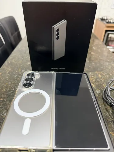 Vendo Galaxy Z Fold 6 / 512 GB e 12 de RAM .