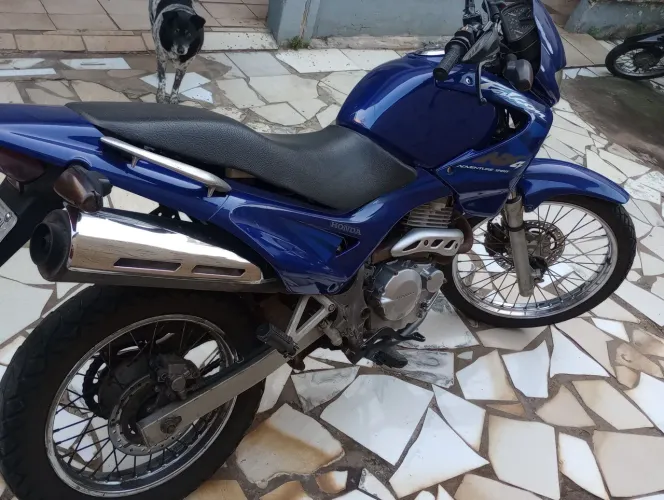 Nx Falcon 400 bem cuidada.