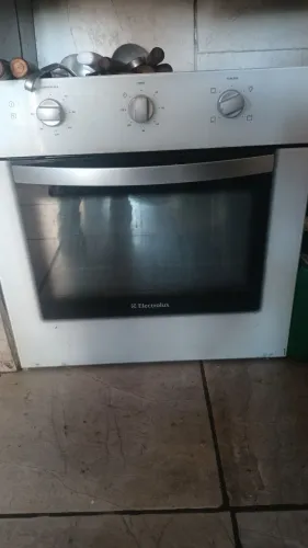 Forno de embutir Electrolux com defeito 
