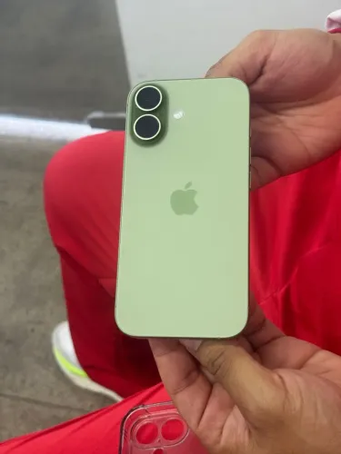 iPhone 17 - Verde - 256 GB (3 meses de uso)