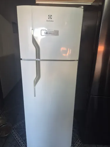 Geladeira Electrolux TF39 Frost Free Semi Nova