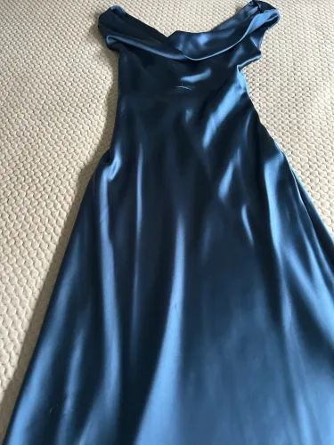 Vestido midi acetinado da Zara TAM P