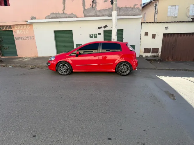 Fiat Punto Sporting 1.8 Flex 8v/16v 5P 2013