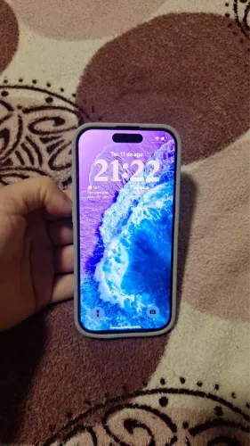 Vendo um iPhone 15 pro 256g todo original.