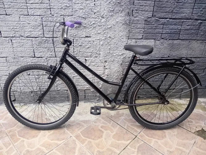 Vendo bicicleta aro 26 boa só anda por 250 reais.