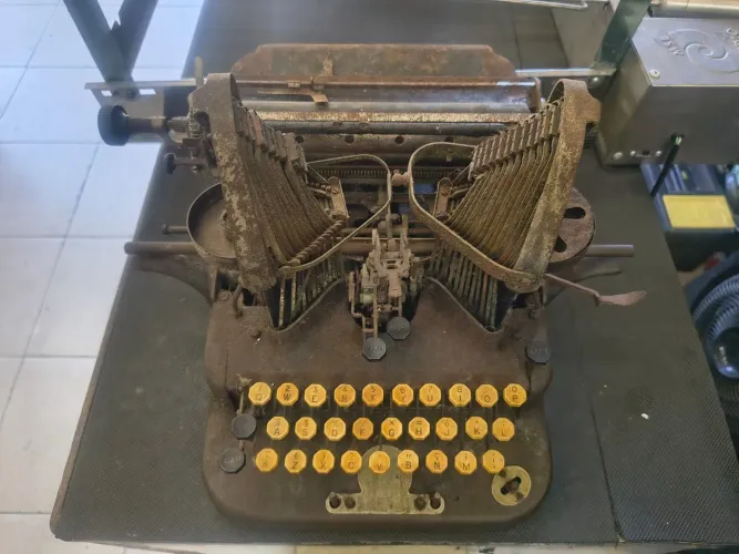 Máquina de escrever oliver