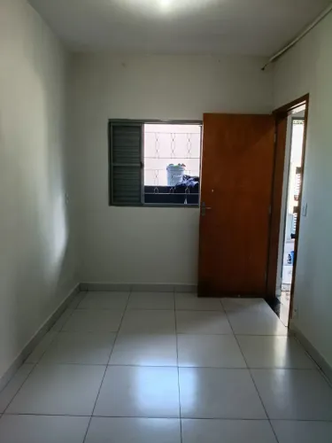 ALUGO KITINET E. BAURU .BAIRRO NOVA ESPERANÇA.PROX.POSTO COMANDANTE 