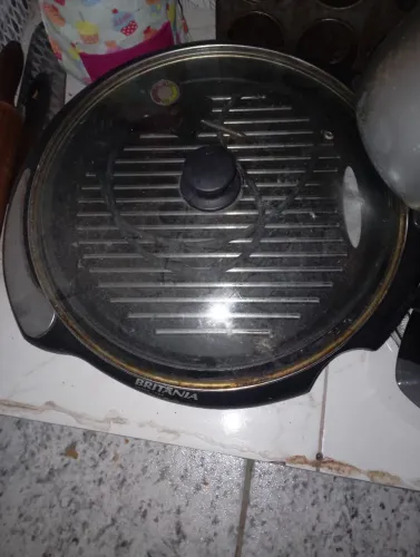 Vendo 1 grill 1 fritadeira 1 centrifuga de suco todos por 120,00