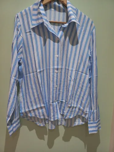 Camisa feminina com listras azuis claras - 100%viscose - Tam. G - NOVA