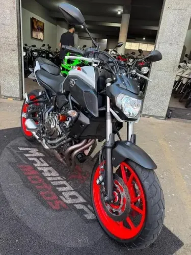 YAMAHA MT-07 ABS. EM EXCELENTE ESTADO DE CONSERVAÇÃO.