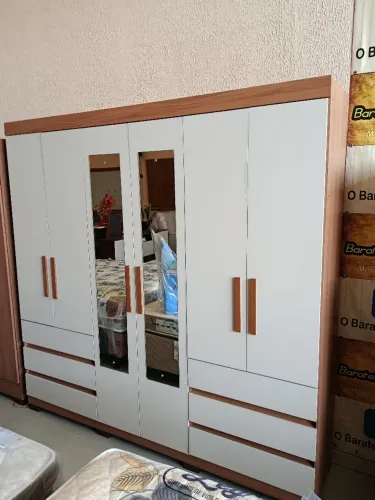 Guarda roupa casal com espelho