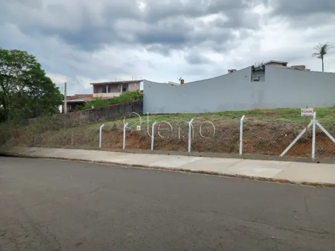 Terreno à venda em Valinhos, Jardim das Vitórias Régias, com 302 m²