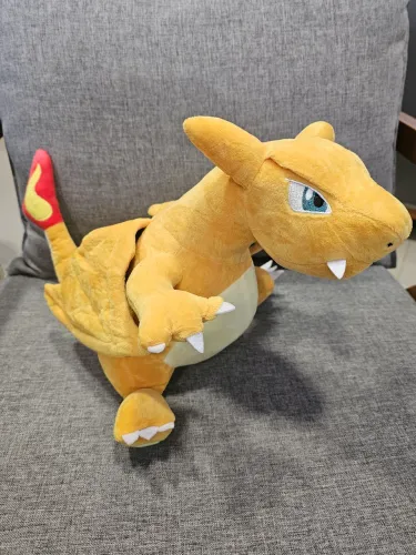 Pelúcia Pokémon Charizard - 33 cm - Novo