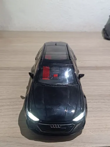 Miniaturas 1:24, Audi RS6 + Dodge americano 
