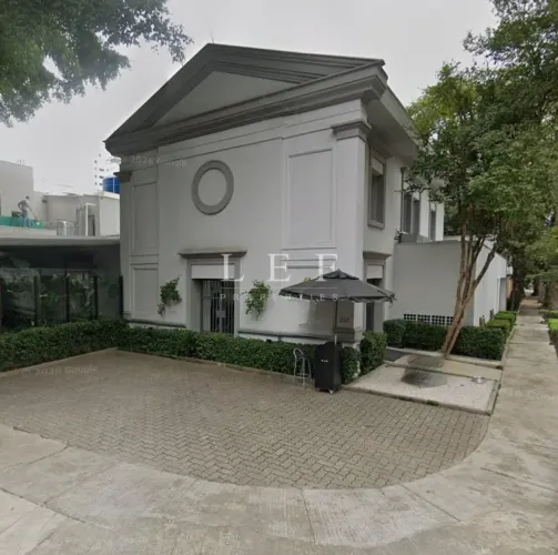 Esquina movimentada na Vila Nova Conceição