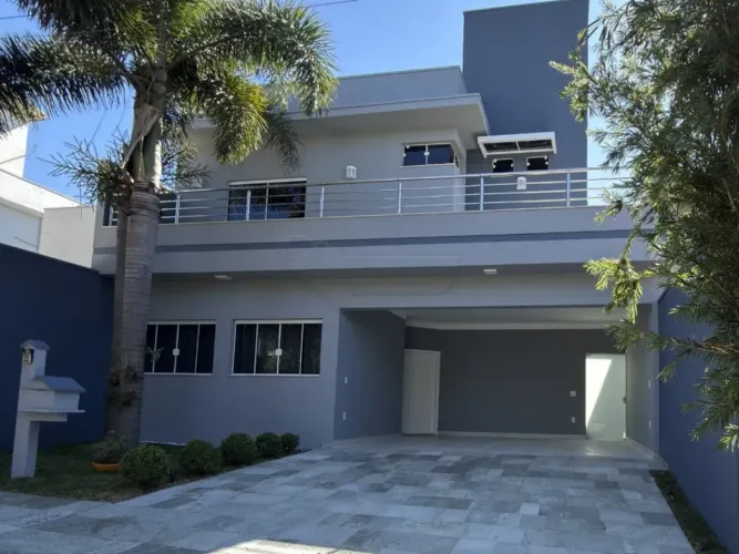 Casa com 3 quartos, sendo 1 suíte com closet, no condomínio Roland II