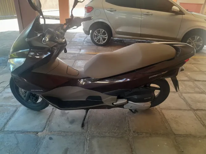 Vendo uma pcx bem conservada, toda revisada