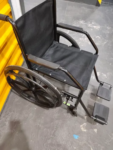 A VENDA CADEIRA DE RODAS DOBRÁVEL PORTATIL VALOR 290.00