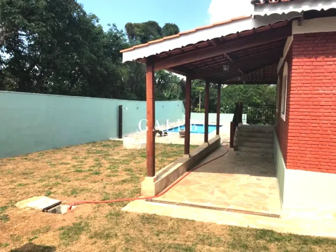 Chácara à venda em Atibaia-SP, no Jardim Estância Brasil: 4 quartos, 2 suítes, 2 salas, 4