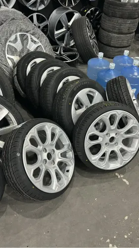 Rodas aro 17 com pneus novos nunca usado 