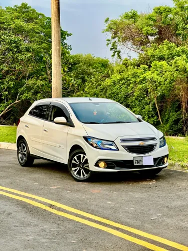 Chevrolet Onix Hatch LTZ 1.4 8V Flex Power Mec. 4P 2014