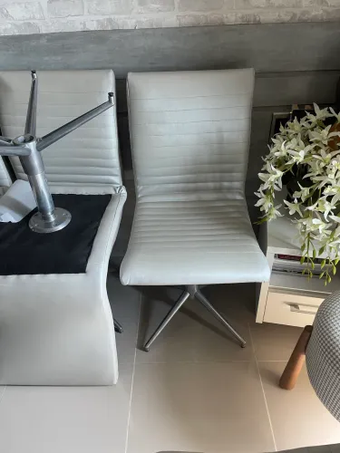 6 Cadeiras de mesa jantar por R$ 600,00