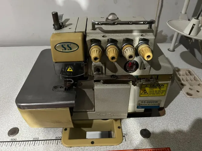 2 máquina de custura pó apenas 3000 reais seme Nova