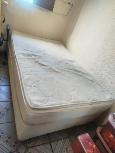 Cama grande de solteiro 