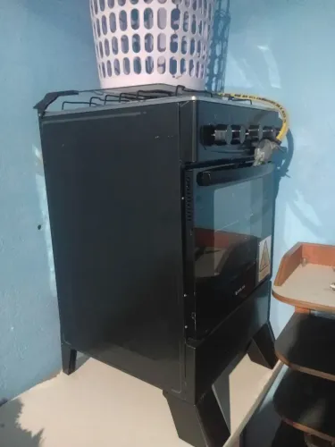 Venda de um fogão novo usado uma semana Nota fiscal e tudo Motivo da venda viagem.