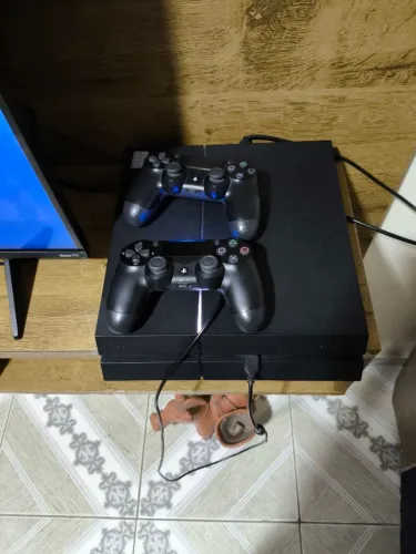 PS4 FAT 512GB DESBLOQUEADO (Baixo jogos da sua preferencia)