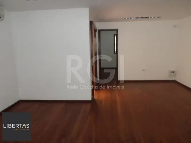 Casa Comercial com pavilhão de 294,03m² no bairro São Geraldo -Porto Alegre