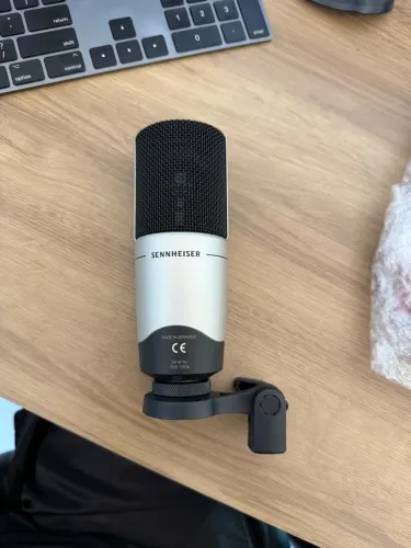 Microfone Condensador Profissional Sennheiser MK4 (Prata/Preto) 