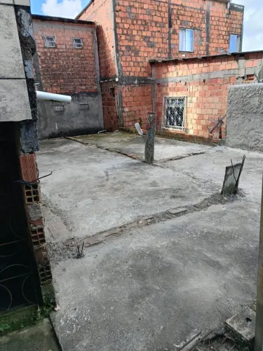 Vende-se esse terreno.