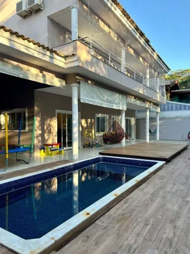 Casa sobrado de condomínio com 4 quartos, sendo 2 suítes à venda, 486 m² por R$ 2.300.000